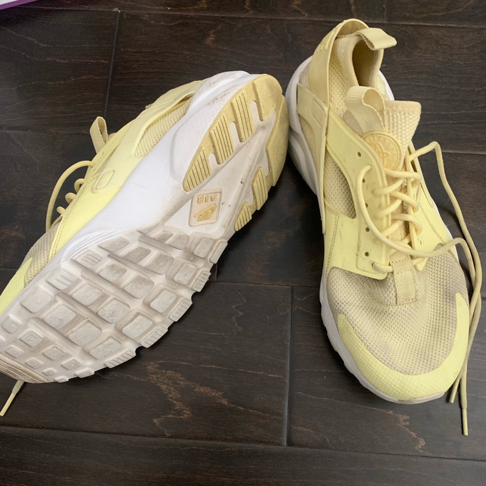 Air Huarache by Nike